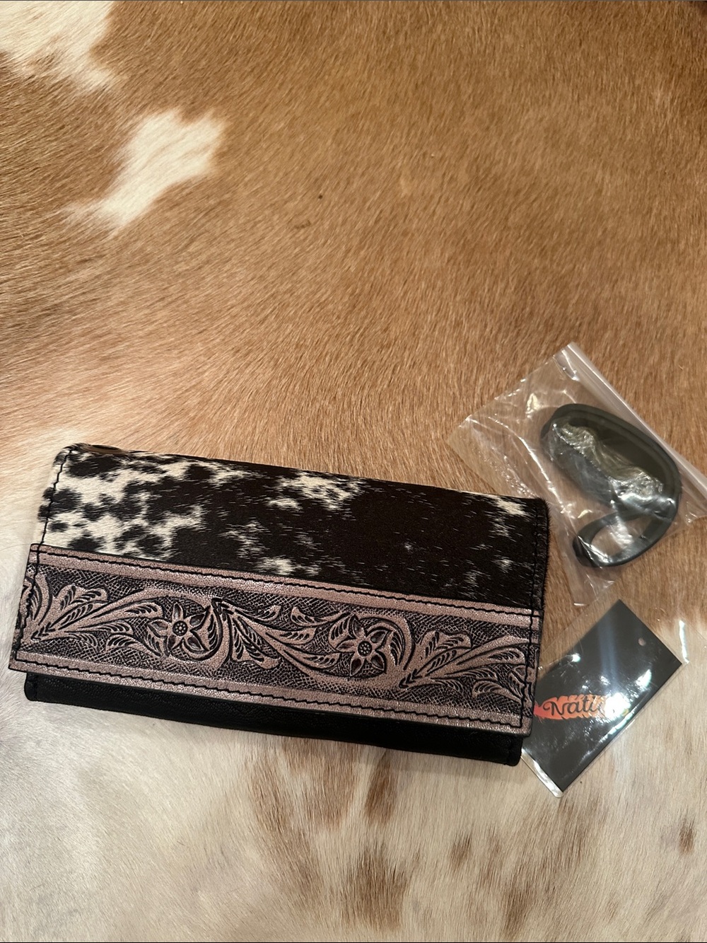 Nativo Cowhide Wallet with Floral Tooled Trim - Black & White